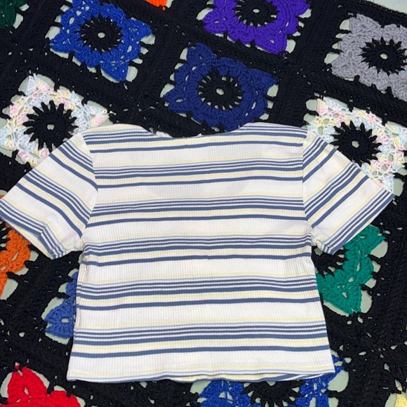 🪻3/$30 Striped crop top!🪻 - Picture 4 of 4